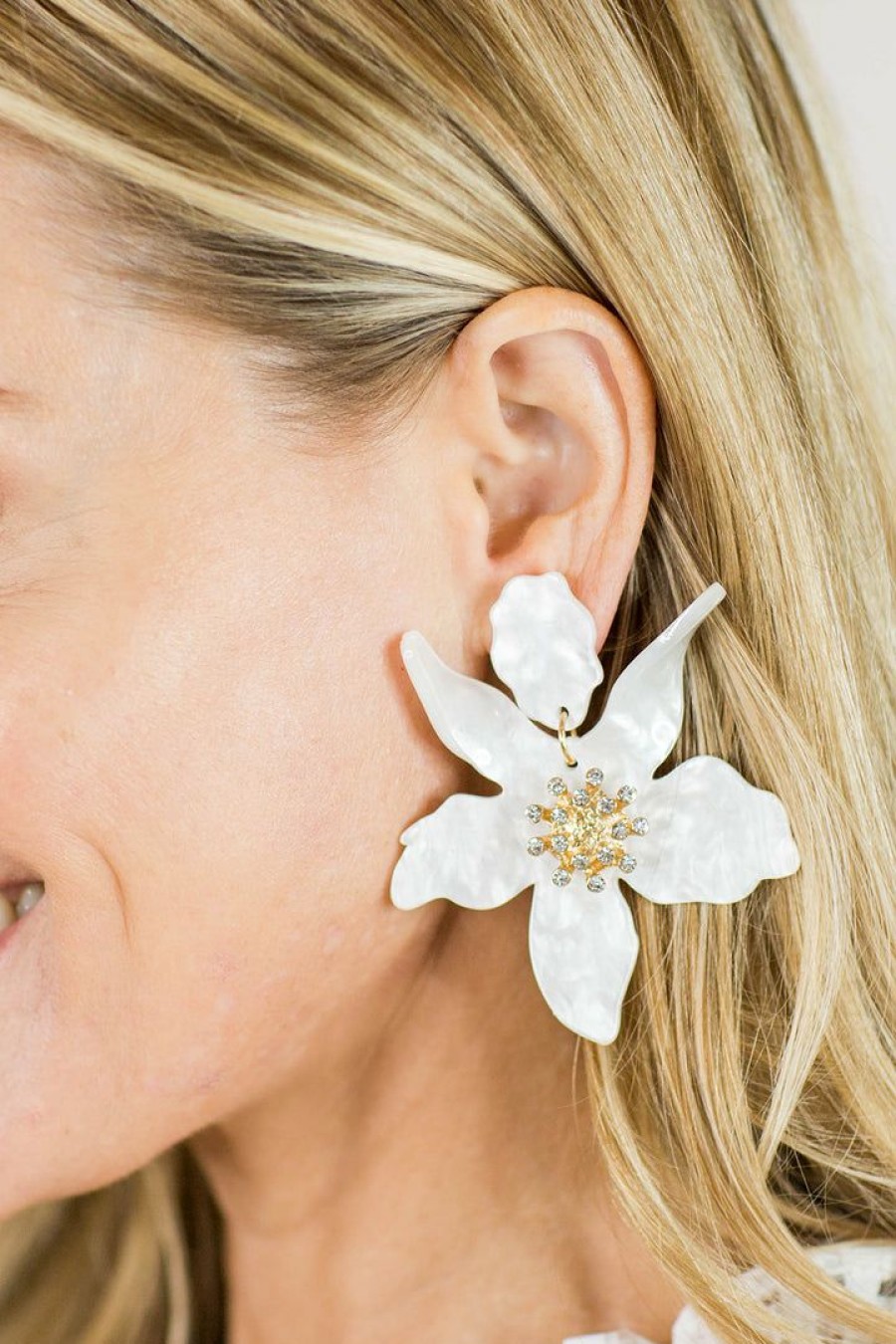 Jewelry * | Special Offers * Claudia Flower Earrings- White Best Dressed Guest